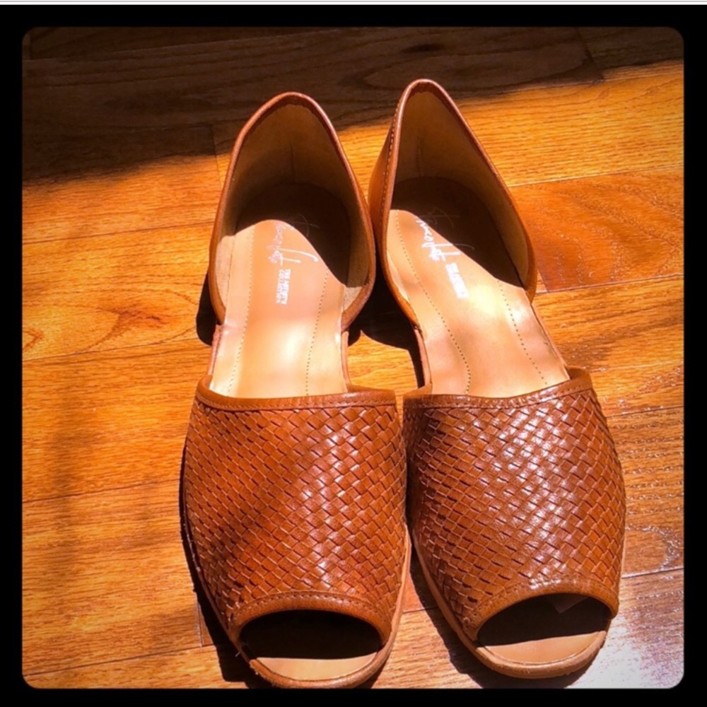 Franco Sarto woven leather NWOB open toe flat